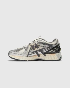 New Balance 1906A Silver Metallic- Sneakers