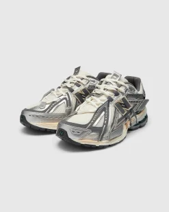 New Balance 1906A Silver Metallic- Sneakers