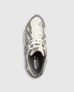 New Balance 1906A Silver Metallic- Sneakers