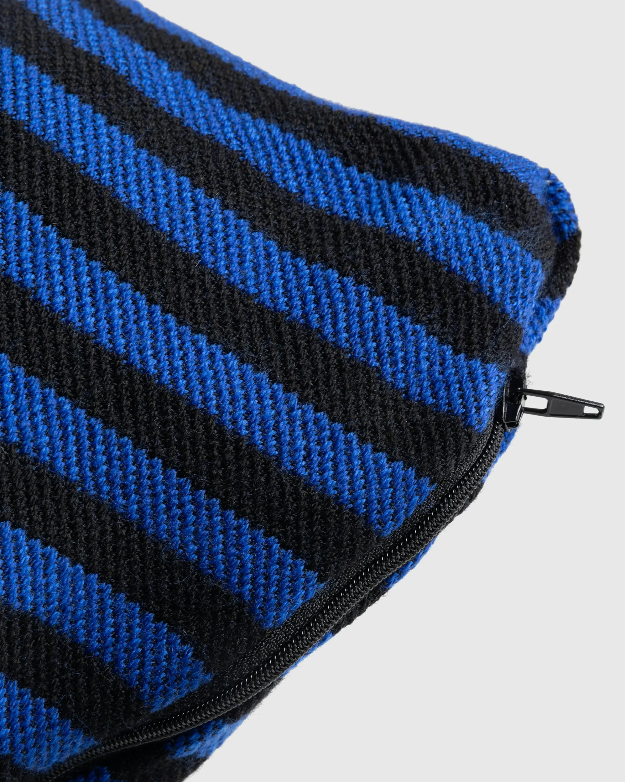 Inter Cushion /Blue- Textiles