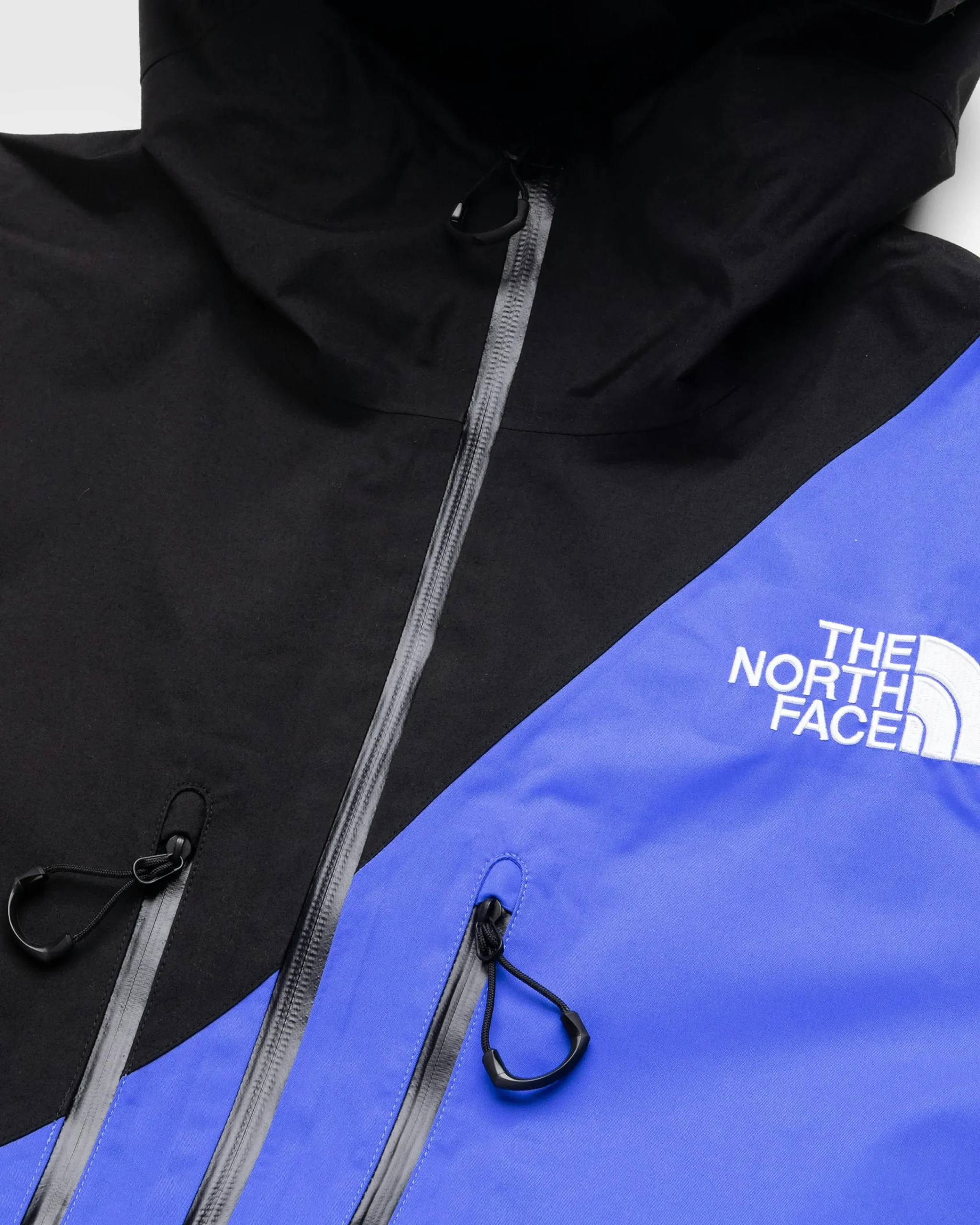 The North Face M TNF x Yinka Ilori 2L Rain Shell Jacket TNF Black/Solar Blue- Outerwear